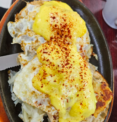 2nd Street Cafe signature dishes Country Fried Steak With Sausage Gravy And Two Eggs
Breakfast Skillet
Florentine Benny